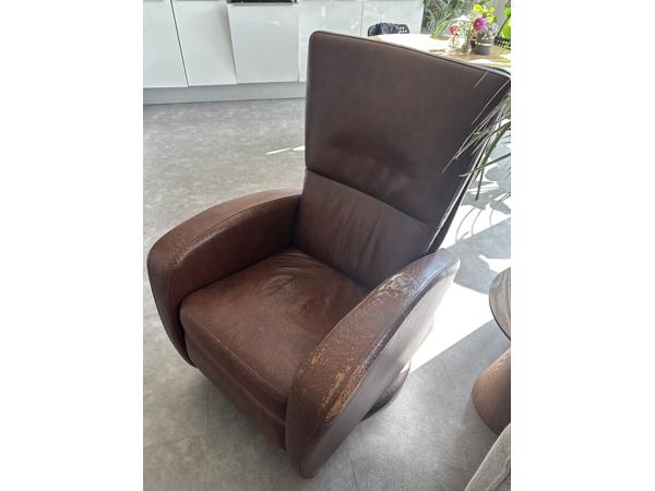 leren fauteuil met beensteun