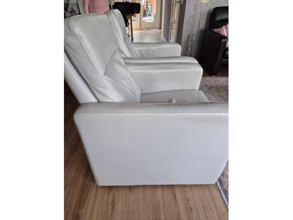 2 licht leder fauteuils