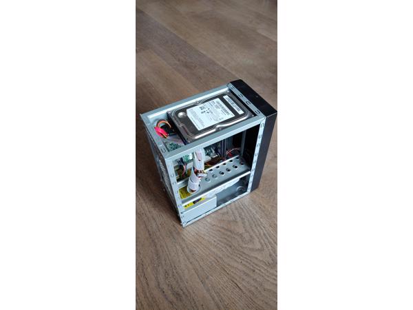 Mini ITX behuizing met atom moederbord en Zorin OS