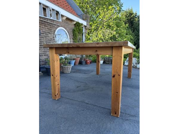 Houten eettafel