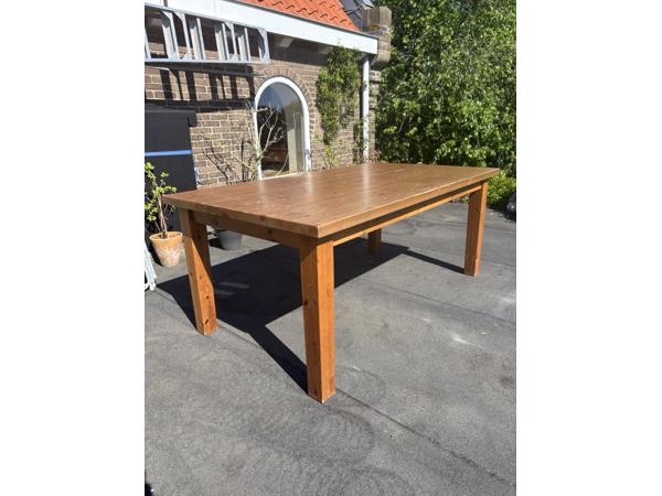 Houten eettafel