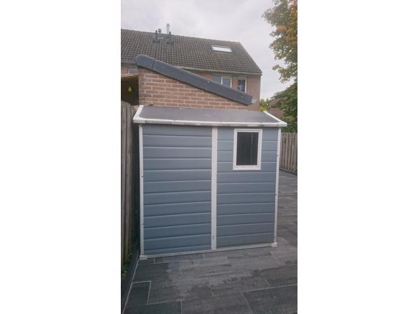 te koop kunststof schuur