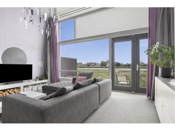 Witte lage kast/plank van 2,80 lang en 40cm hoog en diep