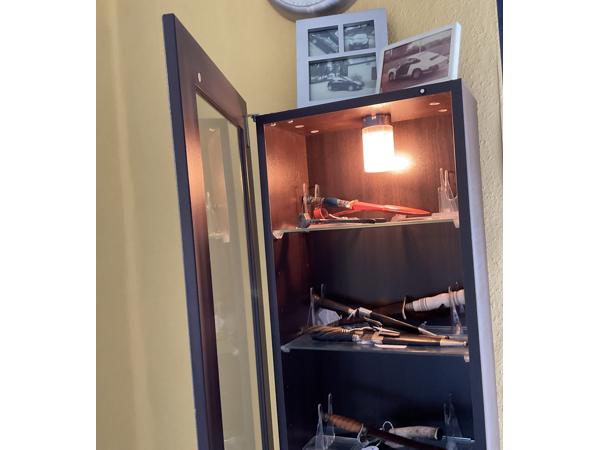 Z.g.a.n. (hang-)vitrinekast te koop