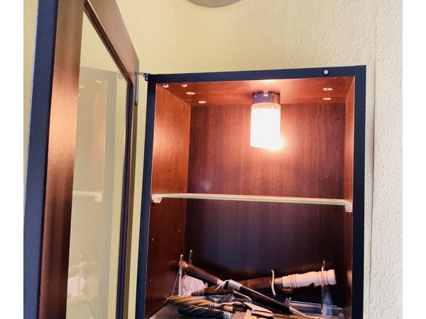 Z.g.a.n. (hang-)vitrinekast te koop