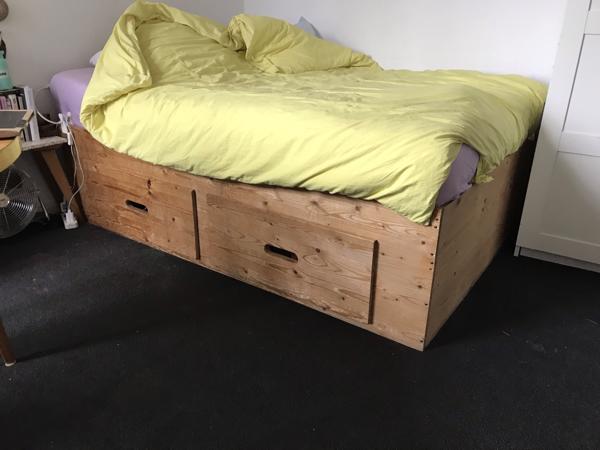 Kauwgom begroting hoofd Stevige houten bed met lades in Amsterdam - Huis en Inrichting, Slaapkamer  - Markanda