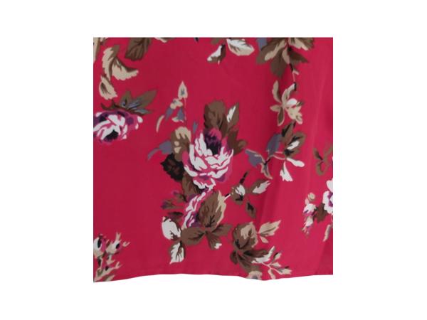 Shirt rood bloemen patroon M