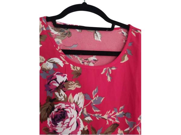 Shirt rood bloemen patroon M