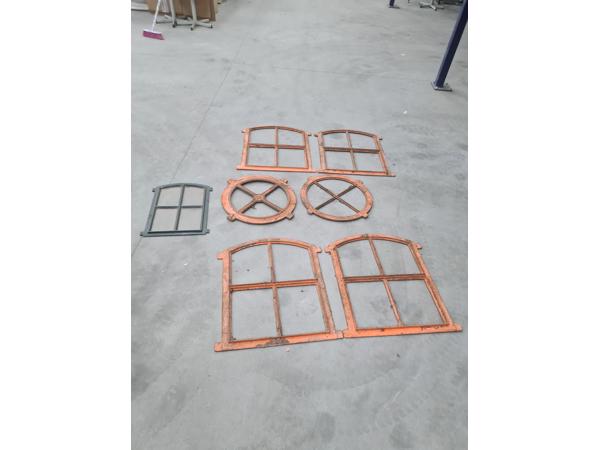 stal ramen , oude gietijzeren boerderij ramen