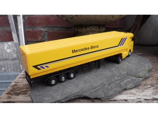Schaalmodel mercedes actros