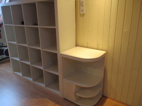 Boekenkast Wit met klein Kastje.