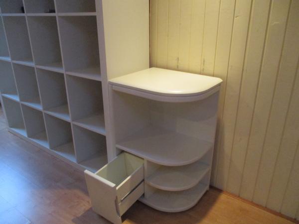 Boekenkast Wit met klein Kastje.