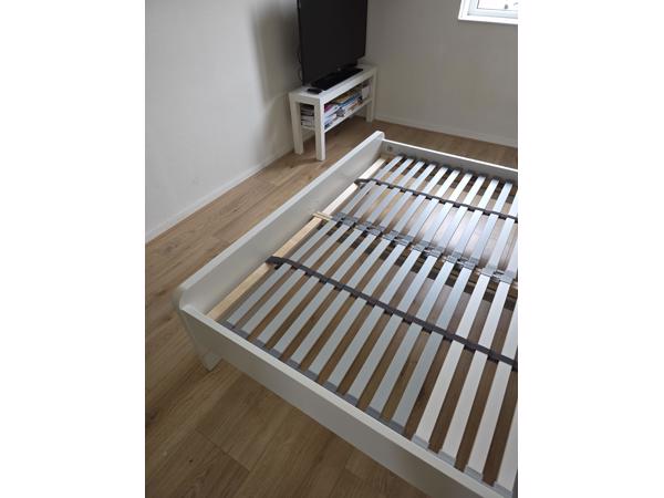 IKEA bed (140×200cm)