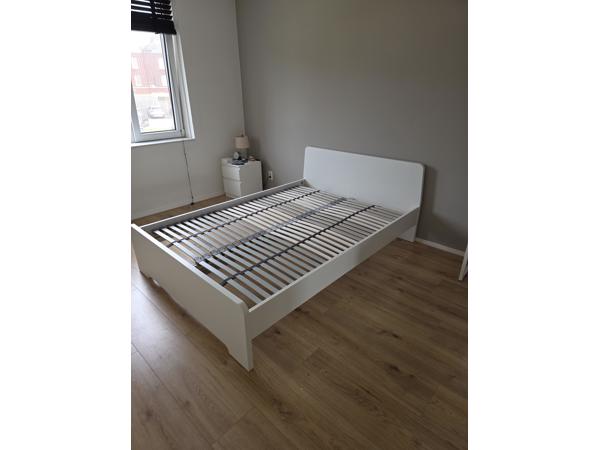 IKEA bed (140×200cm)