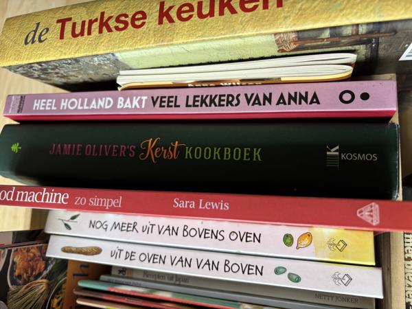 Kookboeken/kooktijdschriften/ etc. Totaal ca 35 st.
