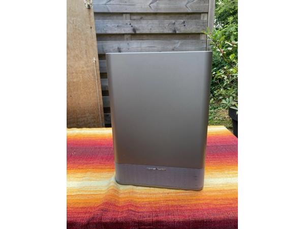 Versterker met 5 boxen en bas-box