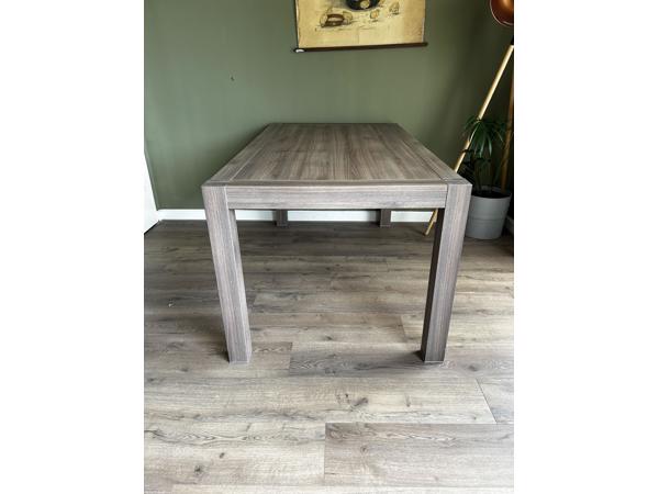 Tafel met bijpassende TV meubel