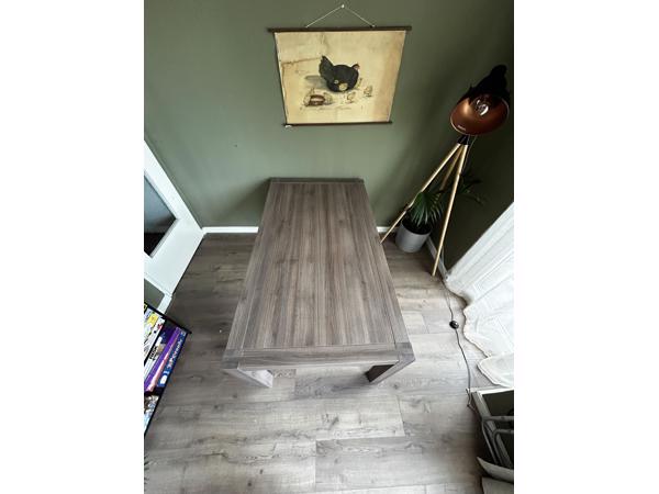 Tafel met bijpassende TV meubel