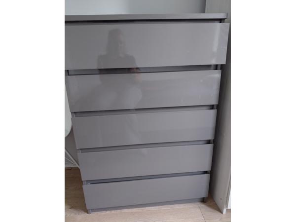 Taupe ladenkast