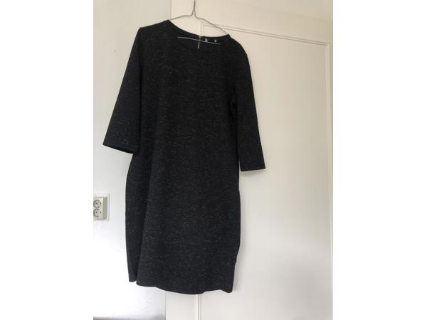 twee  nieuw   tricot  verpakt  jurkjes  merk lady