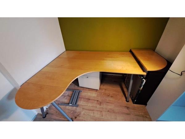 Hoekbureau met verlengstukken