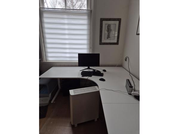 Groot Ahrend hoekbureau