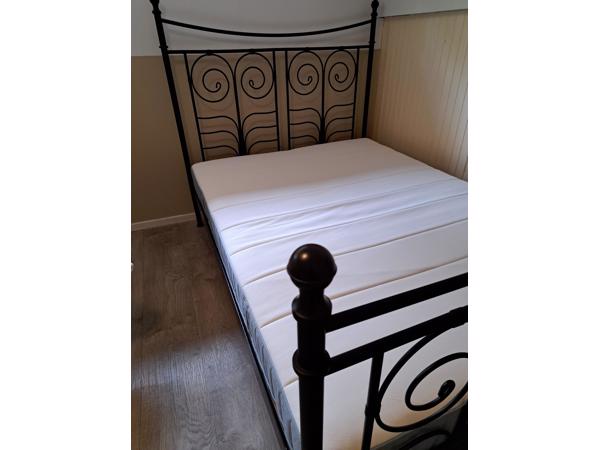 2 persoons bed met lattenbodem