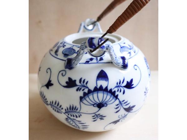 Vintage uienpatroon keramische theepot blauw en wit keramiek