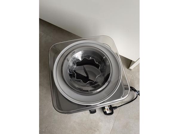 Frozen yogurt, sorbet & ice cream machine