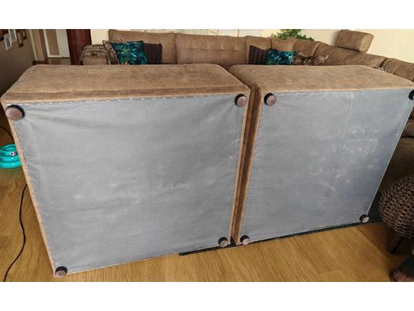 Te koop: 2 grote hockers