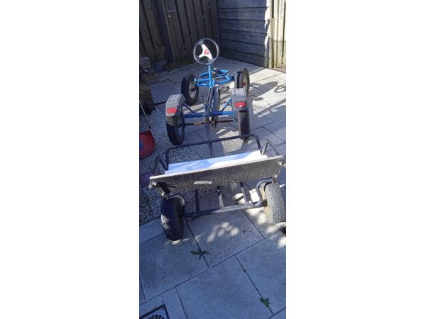 2 aanhangers voor een mammoet skelter