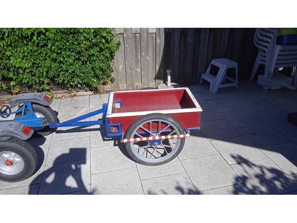 2 aanhangers voor een mammoet skelter