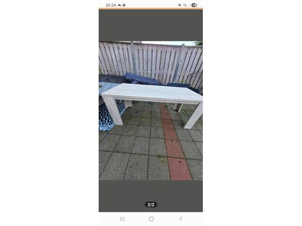 Zo goed als nieuwe eettafel