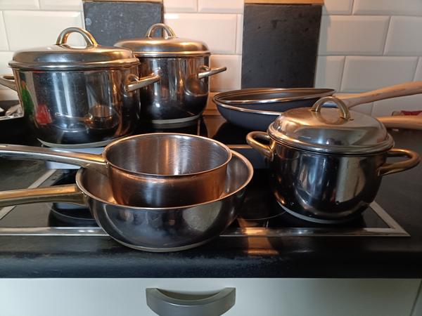 Uitzet | Servies | Pannenset | Bestekset