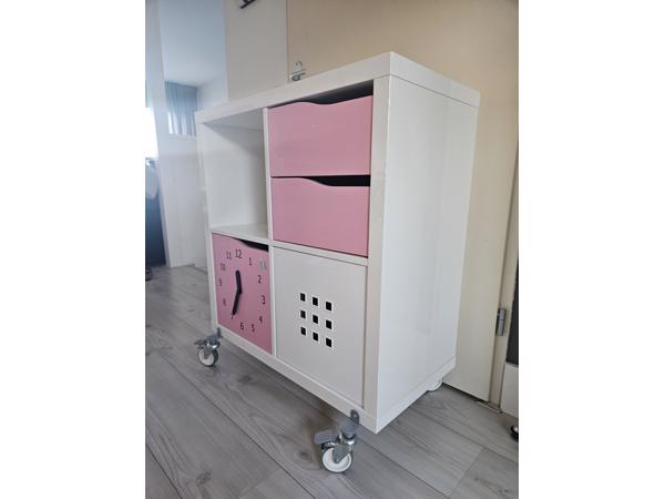 Stevige Ikea meidenkast op wielen