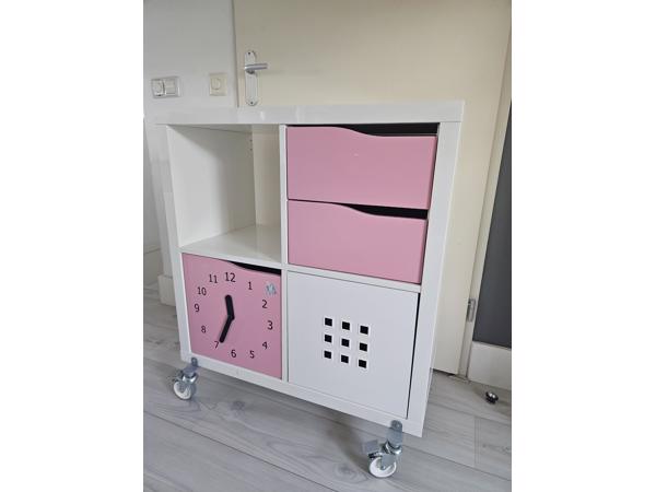 Stevige Ikea meidenkast op wielen