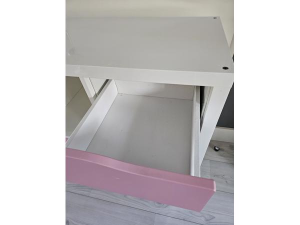 Stevige Ikea meidenkast op wielen