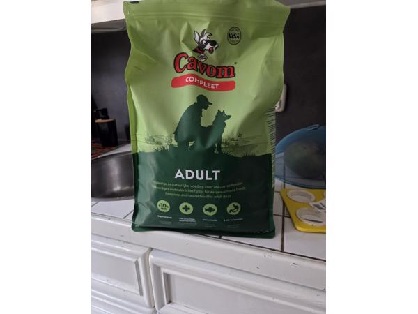 Hondenvoer nog nieuw in de verpakking