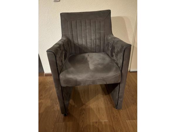 6 eetkamerstoelen met wielen