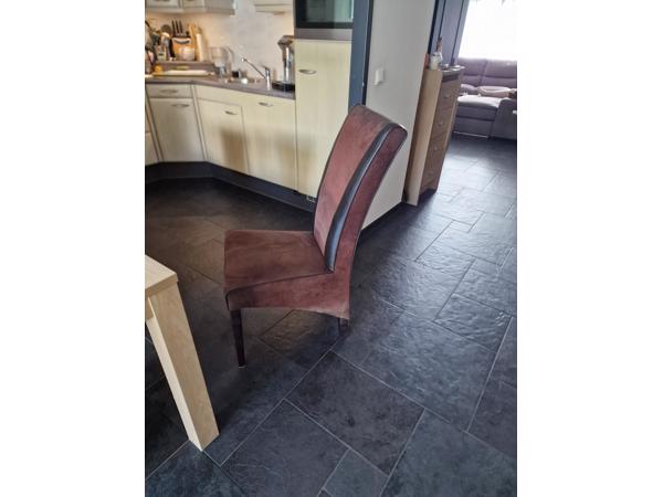 ^leren met suede stoelen moeten weg ivm nieuw