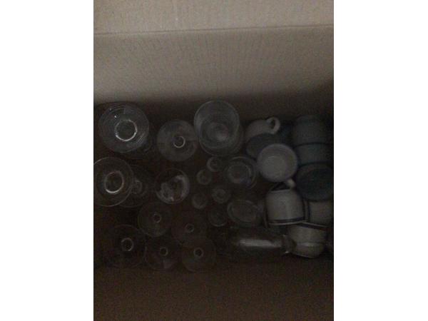 Glaswerk en kop en schotels