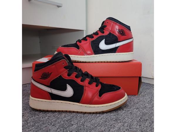 Air Jordan 1 Mid SE Christmas