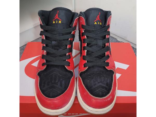 Air Jordan 1 Mid SE Christmas
