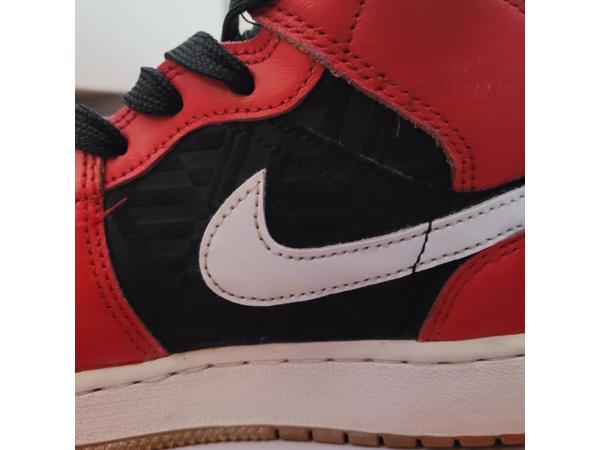 Air Jordan 1 Mid SE Christmas