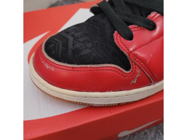 Air Jordan 1 Mid SE Christmas