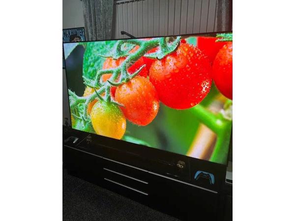 Qled tv in excellent condition