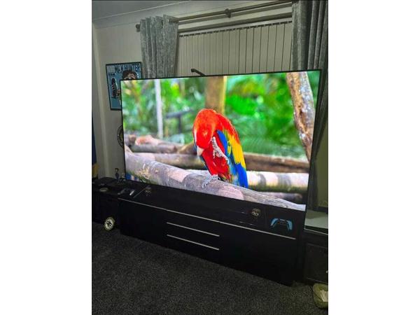 Qled tv in excellent condition
