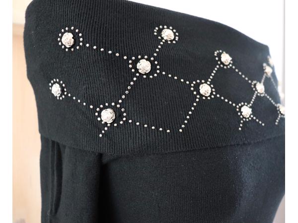 Carmen-trui versiering van 3D roosjes, zwart maat S/M, nieuw