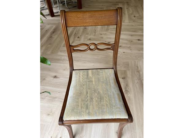2 eetkamer stoeltjes
