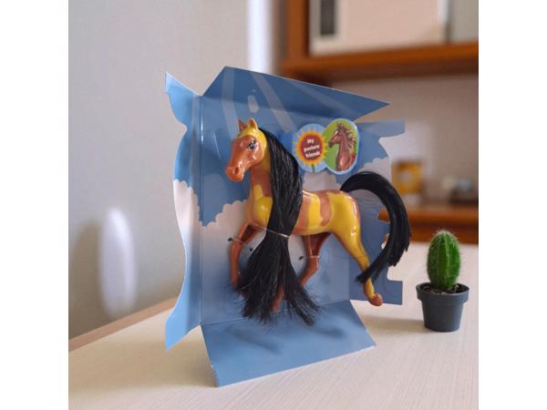 Little horse speelpaard camel bruin gevlekt zwart haar